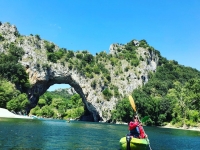  Descoberta da Pont d'Arc de canoa 